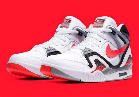 nike air tech challenge ii.